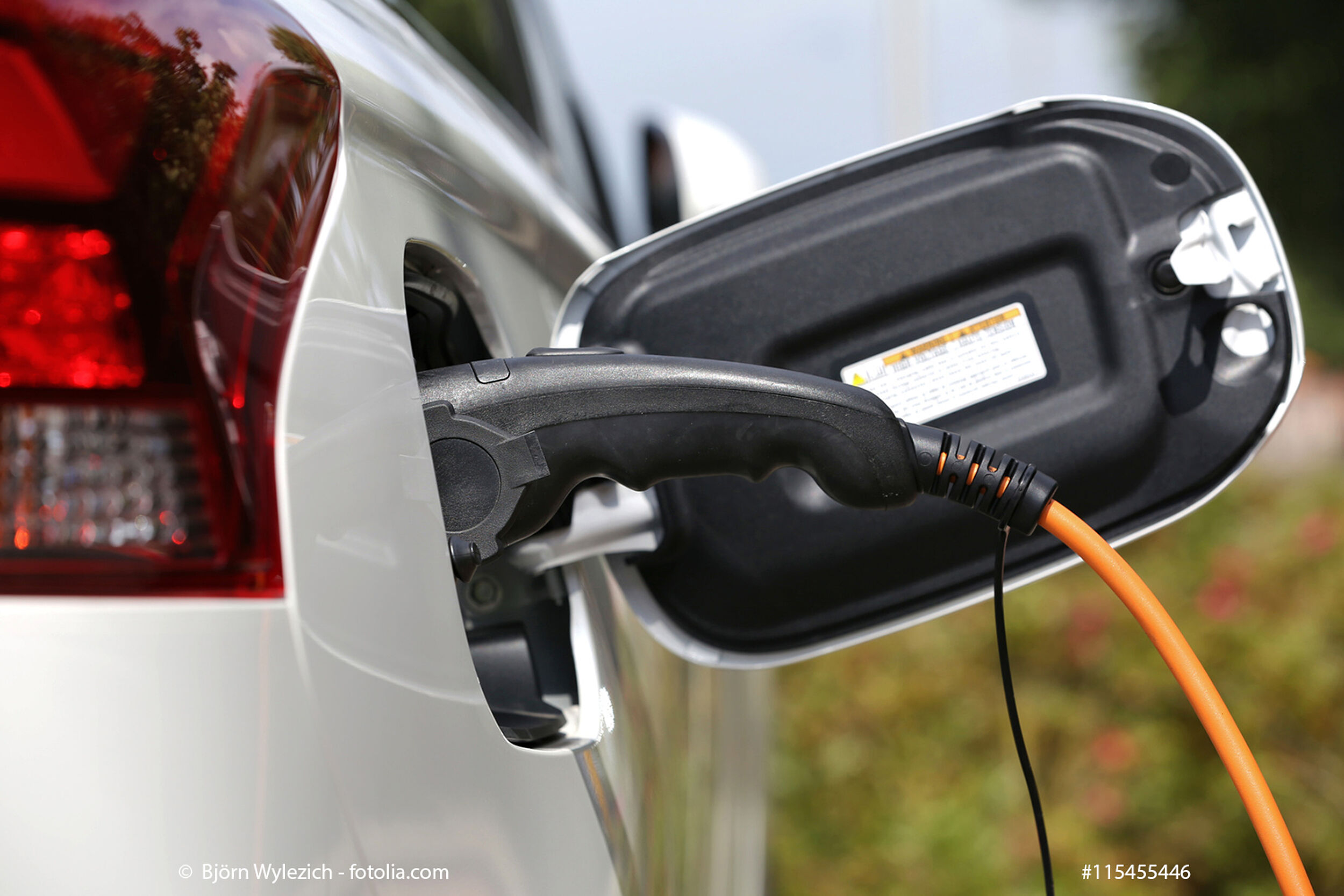 HI-Wohnbau Symbolbild: E-Mobilität E-Mobilität im Neubau